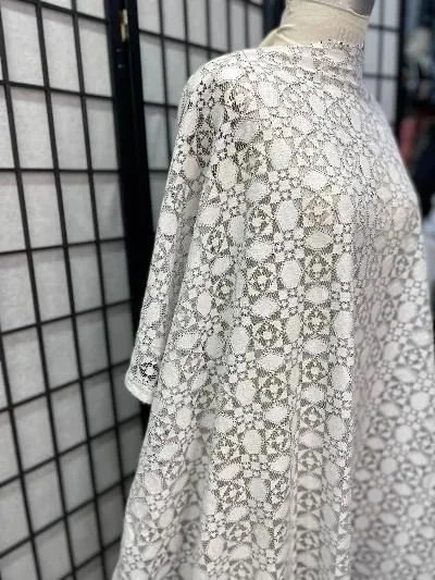 Delicate Geometric Cut Lace - White/Black