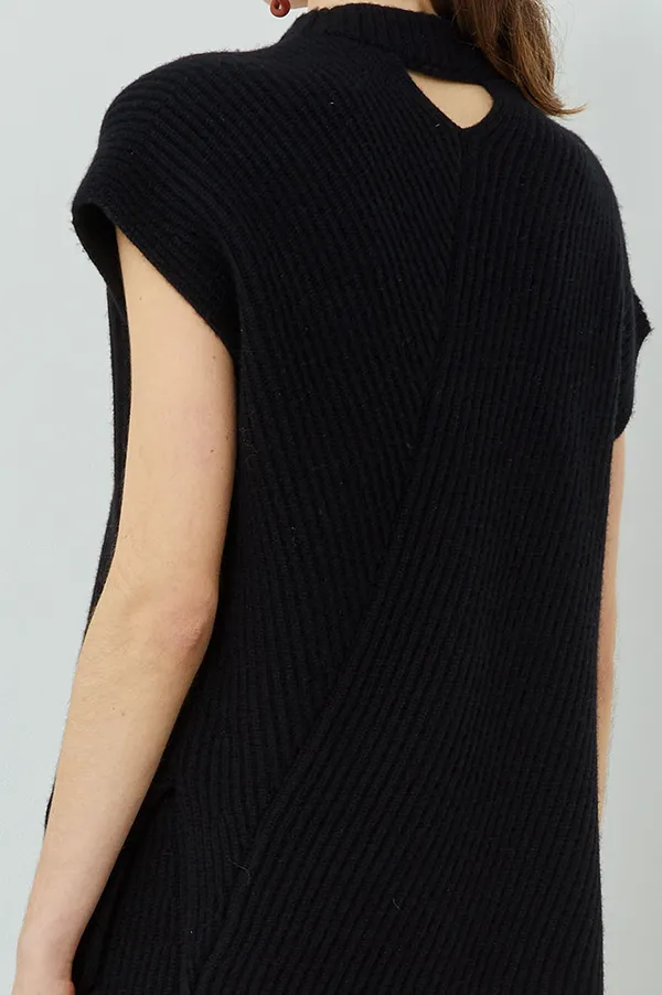 Kouri Sleeveless Knit Top in Black